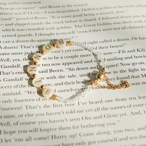 天然閃靈鑽淡水貝殼雙面字母14KGF磁扣手鏈