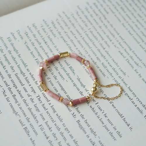 天然粉薔薇切面草莓晶磁扣手鏈