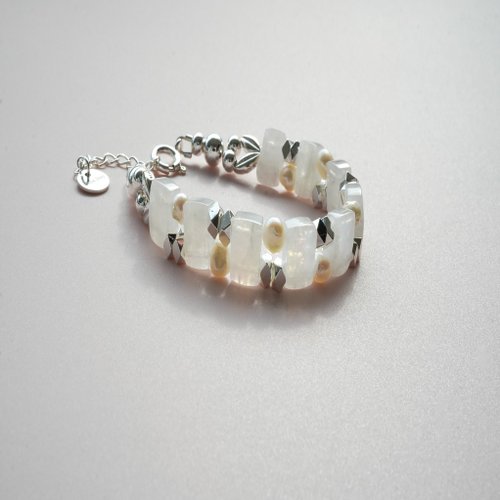 藍月光石淡水珠14kGF手排手鏈