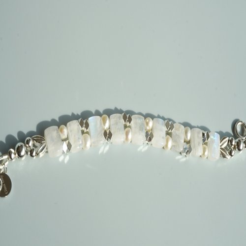 藍月光石淡水珠14kGF手排手鏈